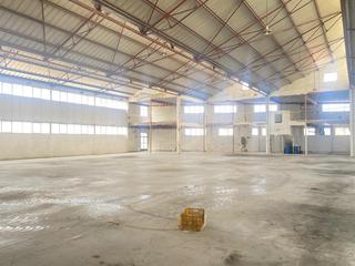 Nau industrial  Brea. Nave de 1000 metros en una planta, esquina, aparcamiento en c br