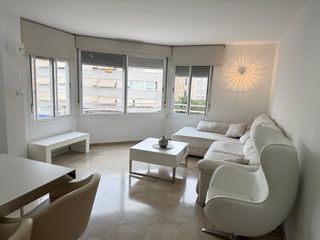 Affitto Appartamento in Sector V. Vivienda de diseño en el sector v, preferencia del propietario f