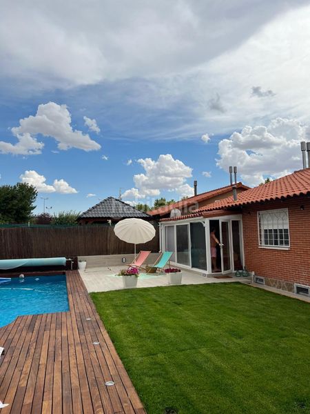 Foto 75eba0a2-ed51-4013-8866-f31391193758. Xalet amb xemeneia calefacció aparcament piscina a Chiloeches