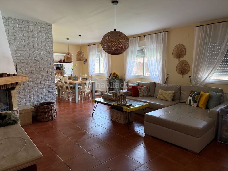 Foto f688c8bc-cd49-47a1-99a7-031412383778. Xalet amb xemeneia calefacció aparcament piscina a Chiloeches