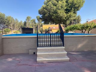Chalet in Cabanes y Las Fuentes. Chalet en venta en villena con piscina muy bien en muy buen esta