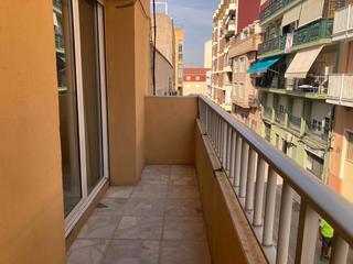 Pis a Las Cruces. Piso primera planta en pleno centro de villena en venta