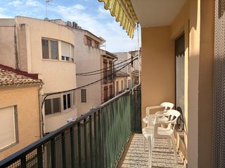 Piso en El Carril - Paseo de Chapi. Amplio piso en pleno centro de villena