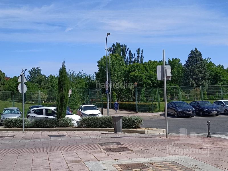 Foto e2d95fdb-6ad7-43ab-8193-ab28b2444574. Location local commercial dans Juncal Torrejón de Ardoz
