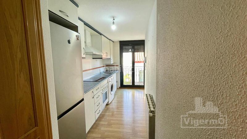 Foto 3148deb2-f403-45e4-8fc1-6223d7c277a2. Dúplex amb calefacció aparcament a Población de Arroyo