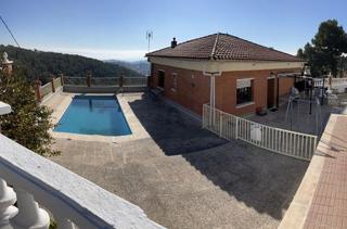 Casa a Font-rub. Casa unifamiliar de 7 habitaciones, piscina y espectaculares vis
