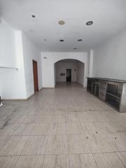 Lloguer Local Comercial a Centre Vila. Se alquila local planta baja en centre vila