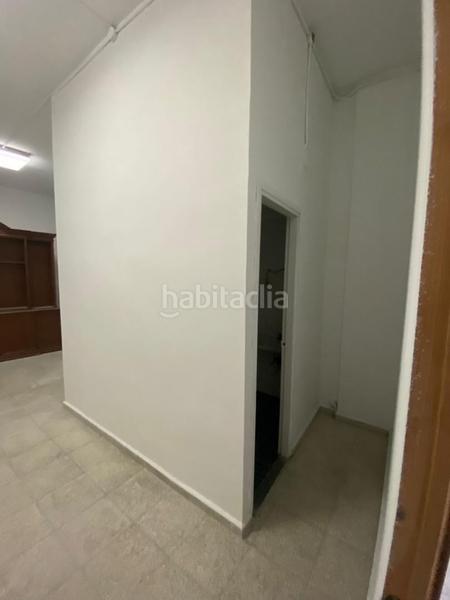 Foto 3701f94a-4947-4d63-94f2-4737c49563b9. Local comercial  font verda en Centre Granollers