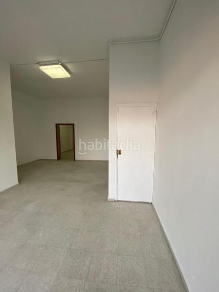 Foto 7c301cf1-2f09-4d55-a109-bb0cc386ce7b. Local comercial  font verda en Centre Granollers