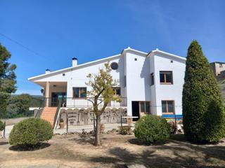 Casa a Font-rubí. Masia aislada en parcela de 11564m