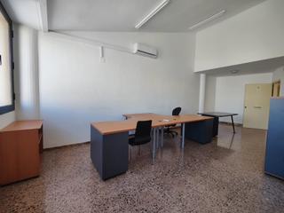 Miete Büro in Centre Vila. Oficina muy luminosa en alquiler en vilafranca