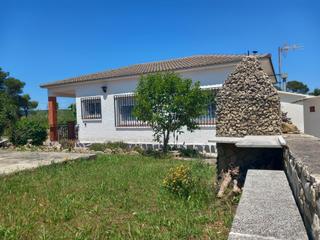 Casa a Torrelles de Foix. Casa cuatro vientos en parcela llana de 1314m