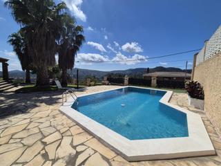 Casa a Vallirana. Espectacular casa con piscina y jardin en vallirana