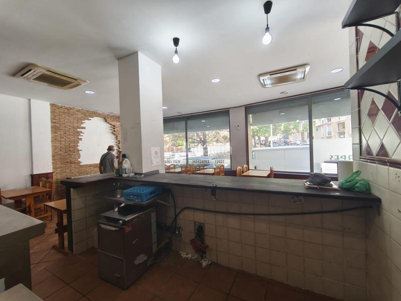 Foto b94b6591-c4b7-44ea-ab25-58a23095165c. Local comercial oportunidad única en Les Clotes! local esquinero con gran visibilidad y posibilidad de terraza en Vilafranca del Penedès