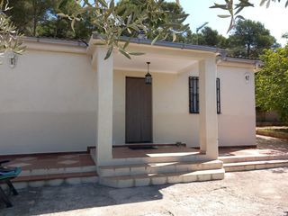 Maison à Torrelles de Foix. Casa 4 vientos de una planta en parcela llana 1836m2