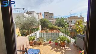 Maison à Poble Nou. Edificio 2 viviendas con inquilino en venta