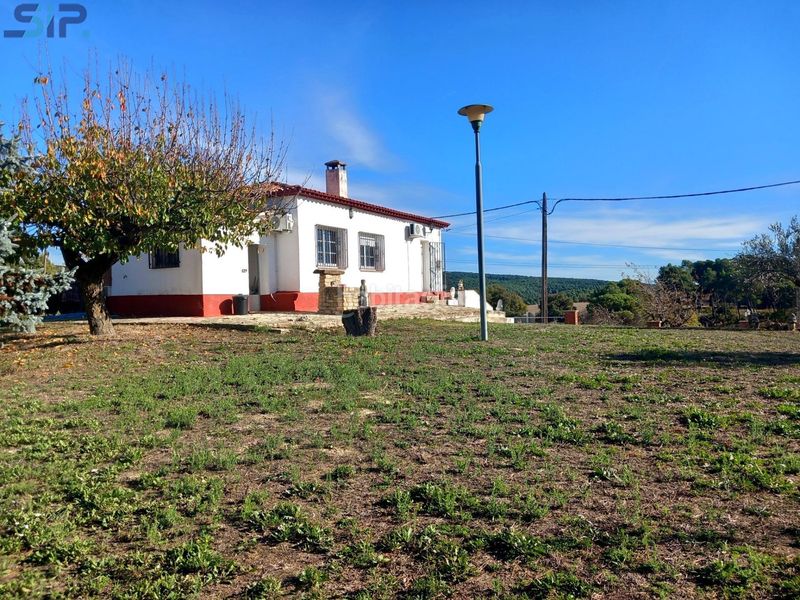 Foto c45afd91-e282-4d27-bf1f-01d3486974e7. Casa amb calefacció aparcament a Querol