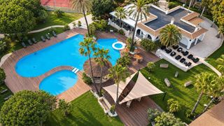 Lloguer Local Comercial a Costa Sur. Club lúdico deportivo con vistas al mar en traspaso