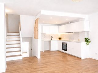 Pis a Poble Nou. Vivienda completamente reformada con 3 habitaciones y gran patio