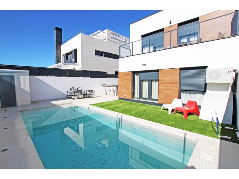 Foto adaec6b4-fe4b-49ea-8bef-100a5b53cb11. Casa aparellada amb calefacció aparcament piscina a Guadalajara