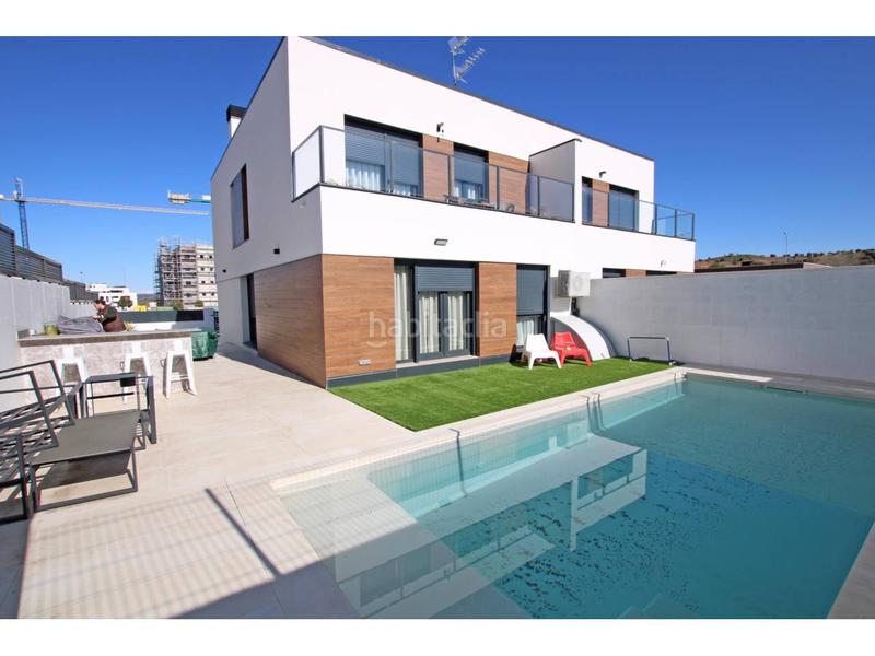 Foto c593f405-e9c3-42c3-9700-ed9822a73b5c. Casa aparellada amb calefacció aparcament piscina a Guadalajara