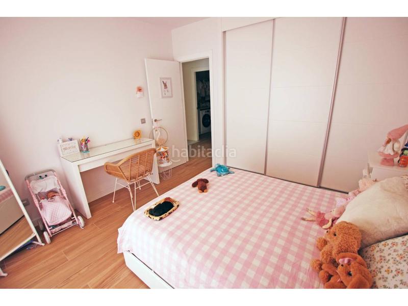 Foto d9ec6d04-366a-49e0-bf78-1e37673d6643. Casa aparellada amb calefacció aparcament piscina a Guadalajara