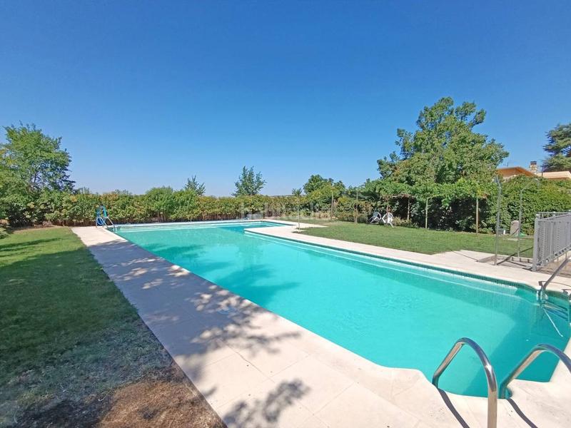 Foto 4a40bf5e-f7f2-4b04-9c01-d3b9201b8b41. Chalet  unifamiliar en venta en Villamanrique de Tajo