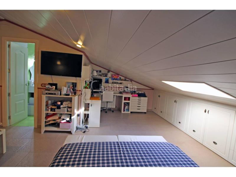 Foto 5e8fea86-3577-4ebb-a86e-d28ecc455ffe. Casa adossada amb calefacció aparcament piscina a Cabanillas del Campo