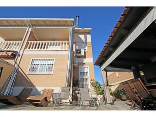 Maison jumelée à Cabanillas del Campo. Chalet adosado en venta en cabanillas del campo