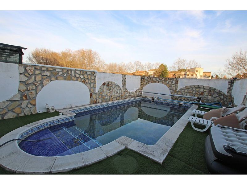 Foto 27135e5b-f480-42d8-a6c2-c42f5299d5ba. Casa adosada chalet en venta en Villanueva de la Torre
