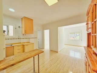 Pis  M� de montserrat. Piso muy soleado, listo para entar a vivir.