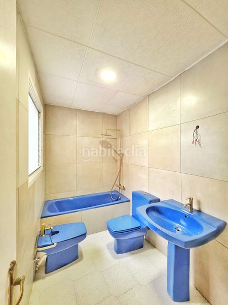 Foto b9f5cf3b-a354-4adf-9bb5-b38d8baa1670. Pis a Els Pavos Blanes