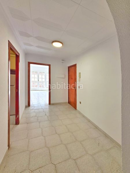 Foto ed8db1d8-0c16-469b-bff6-f48eb27e372c. Pis a Els Pavos Blanes
