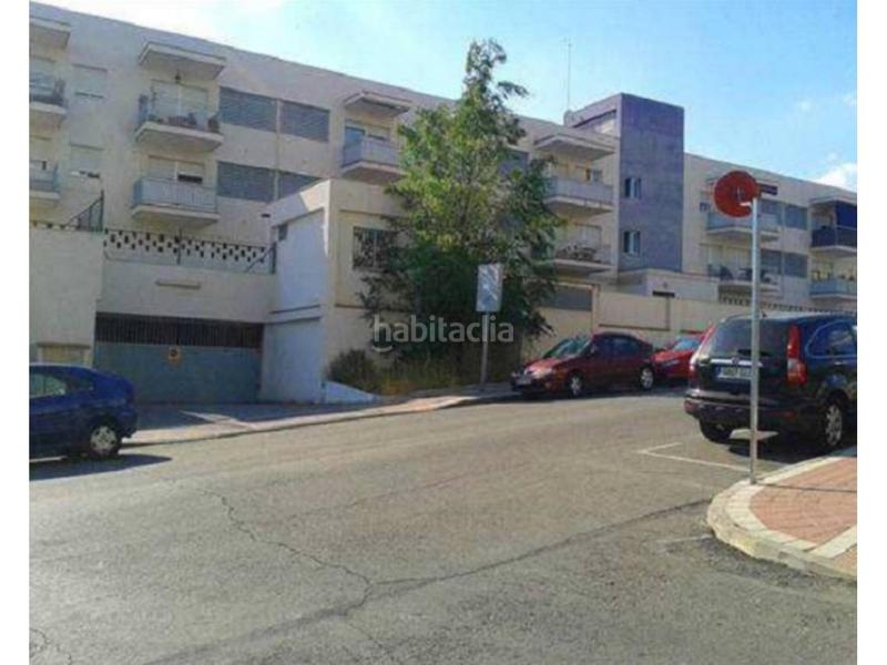 Foto 1dd0ab4c-3b2b-4082-b3b3-3b21c3d3740d. Car parking in Algete centro Algete