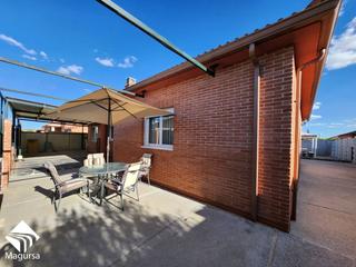 Chalet  Calle espliego. Chalet unifamiliar con piscina y gran parcela en galpagos