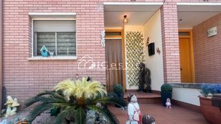 Casa adossada  Carrer de pèlag roquer 43. Casa en vallbona