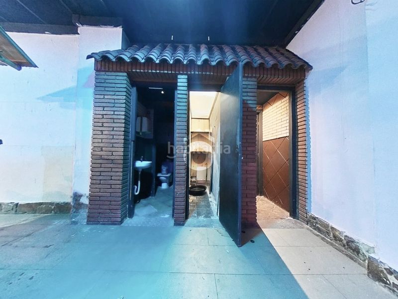 Foto fe0c18e3-9a80-42b5-8e01-64a62f90a1d5. Local comercial a Centre Sant Boi de Llobregat