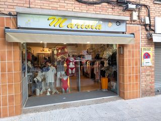 Transfer Business premise  Plaça de rafael casanova. Tienda de ropa en traspaso abrera