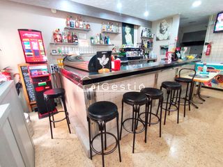 Traspàs Local Comercial  Carrer remigi guix. Bar en traspaso en sant feliu