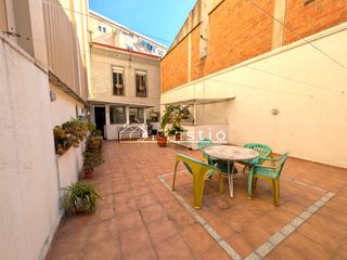 Maison jumelée  Avinguda de la generalitat. Chalet adosado en venta en generalitat, santa coloma de gramanet