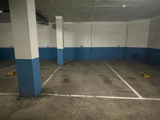 Aparcament cotxe a Torelló. Pàrquing en venta a la zona plaça joanot martorell, torelló.
