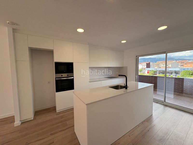Foto 5d709782-7a5a-4fe2-bfab-bc439c3466b6. Casa adossada amb calefacció aparcament a Torelló