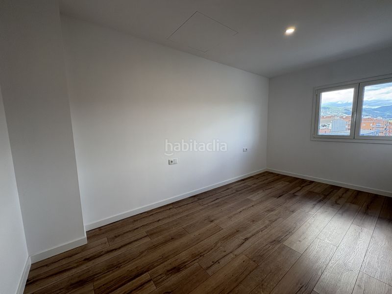Foto f5a42f33-cab0-48e4-ae7e-c1588a63a9e2. Casa adossada amb calefacció aparcament a Torelló