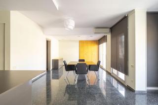 Piso  Carrer pius xi, de. Gran piso con terraza recién reformado frente al parc de vallpar