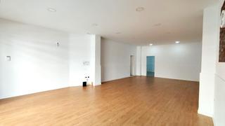 Location Local commercial  Calle periodista grané. Local de alquiler en sant pere nord