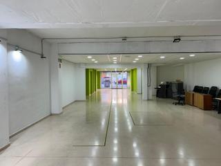 Locale commerciale  Passeig vint-i-dos de juliol. Local comercial diáfano de 200 metros para realizar cualquier ac