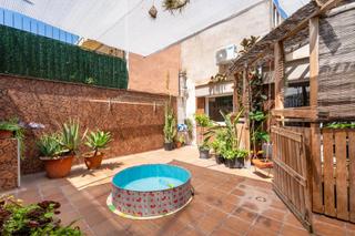 Casa a schiera  Carrer murcia, de. Casa para entrar a vivir, con patio y terraza. a 10min. estación