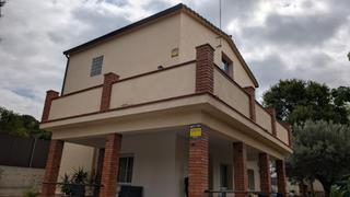 Haus  Carrer pla de can cardus. Casa reformada el 2023 con 4 habitaciones, 2 baños y jardín!