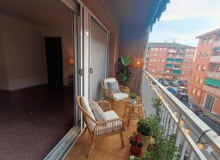 Pis  Carrer america,d'. Oportunidad en can parellada. 4 habitaciones 2 dobles. balcón. a