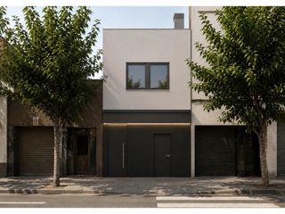 Maison jumelée à Carretera martorell 40. Casa a estrenar con 3 habitaciones, 4 baños y patio